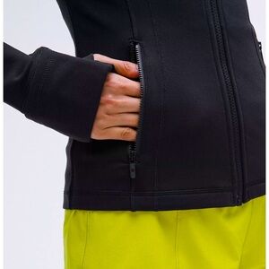 Lululemon black jacket,excellent condition size 8.